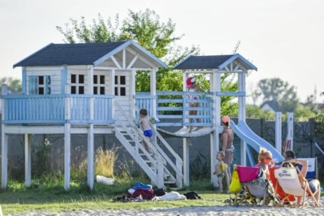 Wake Villa Brwinow ภายนอก รูปภาพ