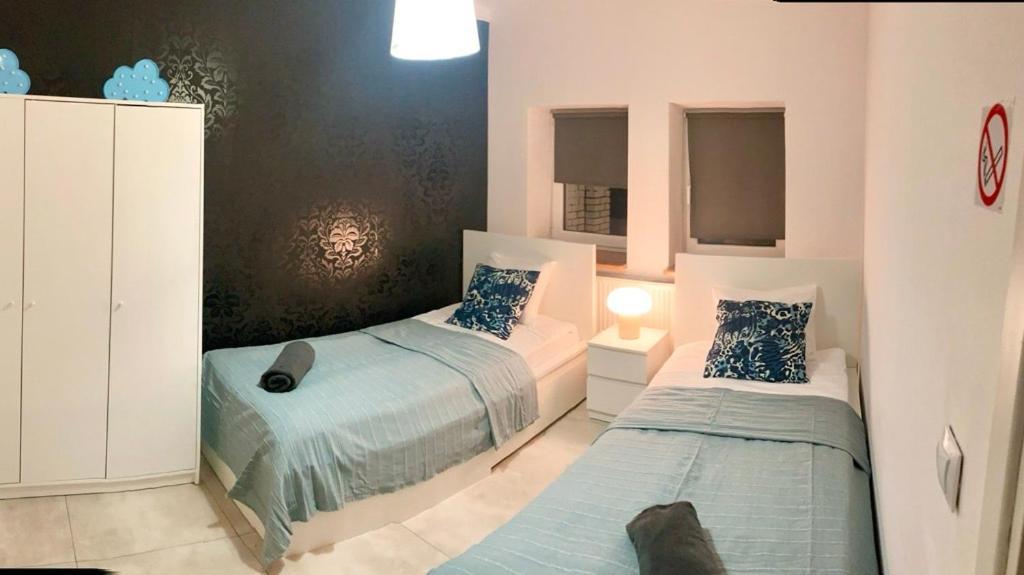 Wake Villa Brwinow ภายนอก รูปภาพ